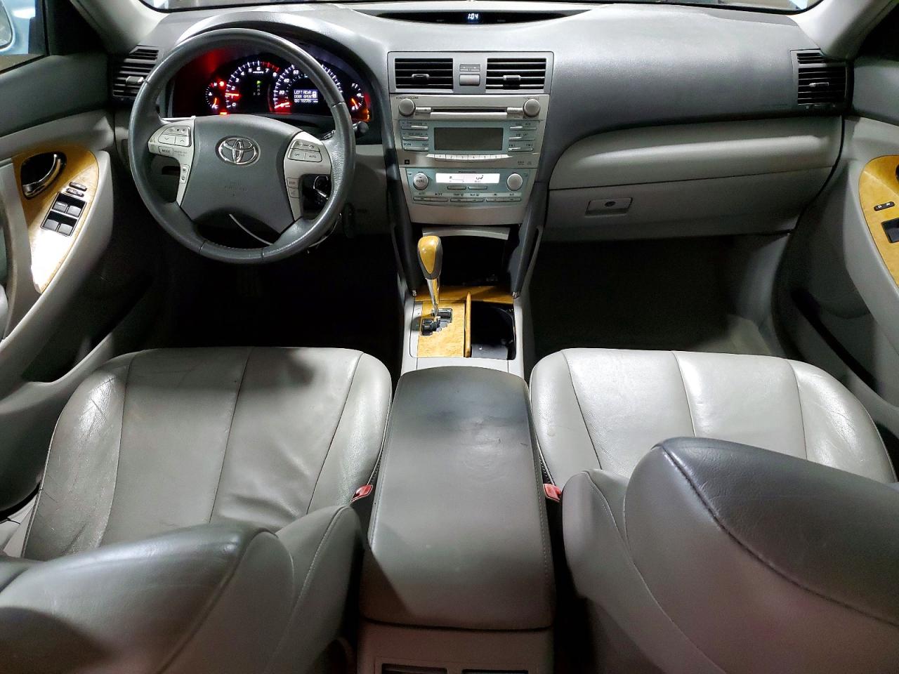 Toyota Camry Xle V6