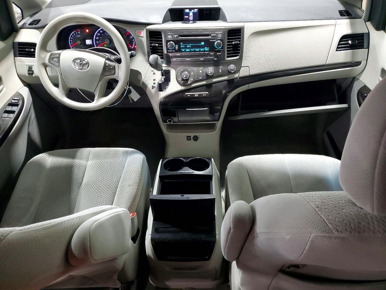 Toyota Sienna Le