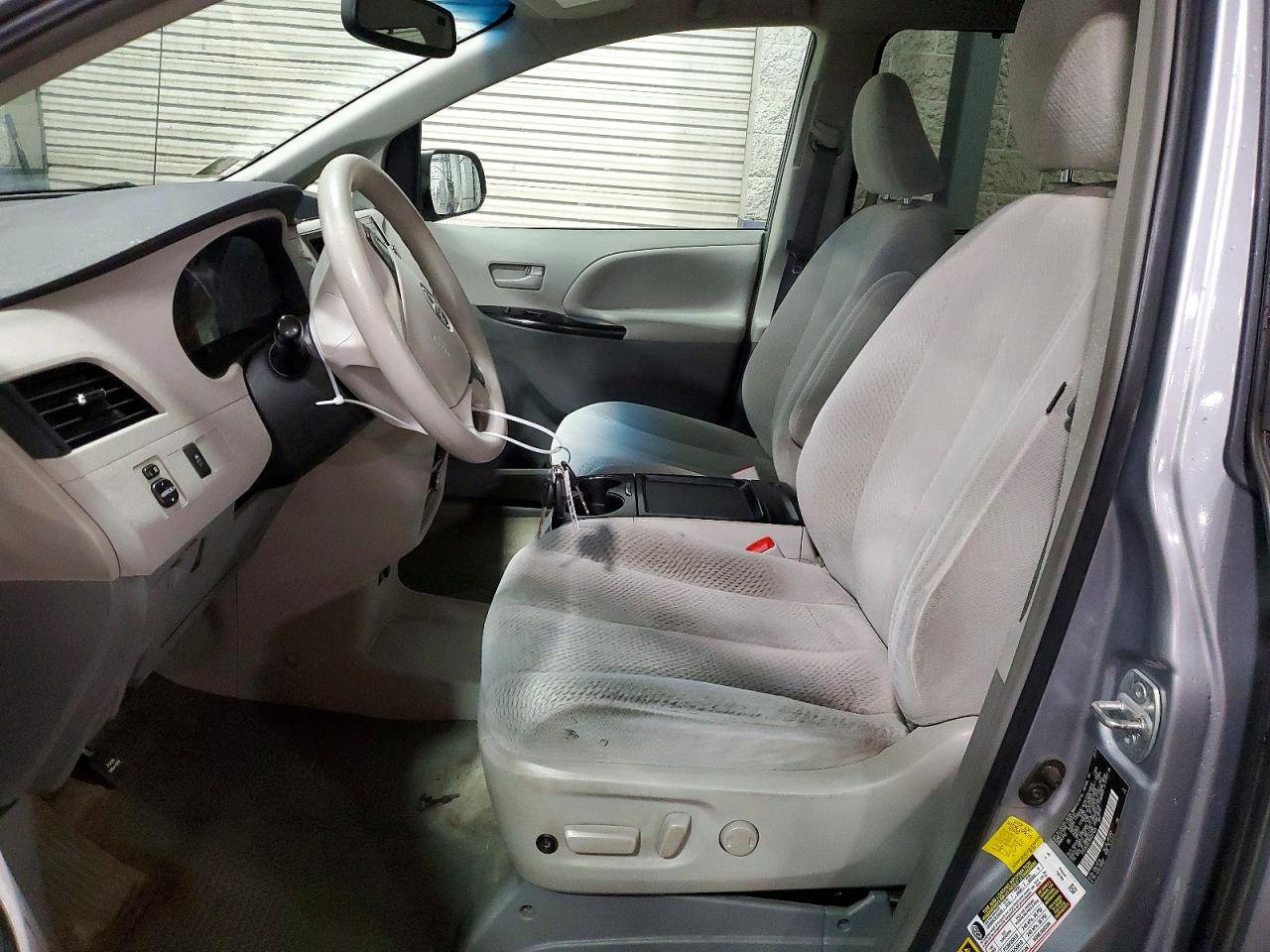 Toyota Sienna Le
