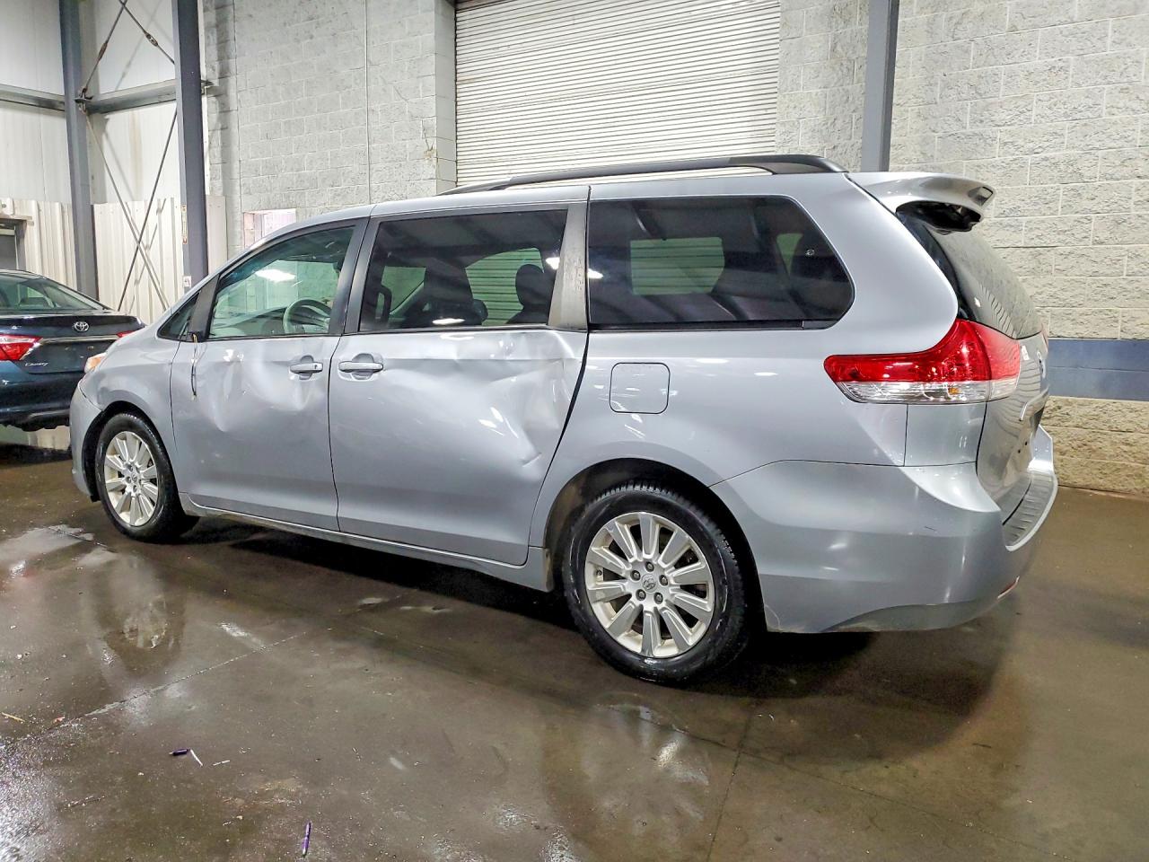 Toyota Sienna Le
