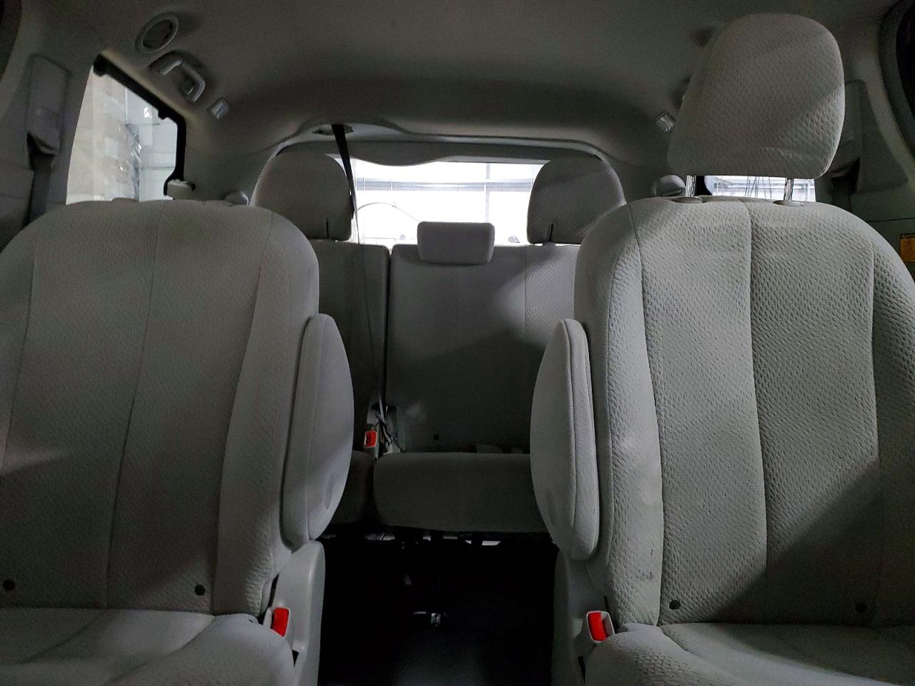 Toyota Sienna Le