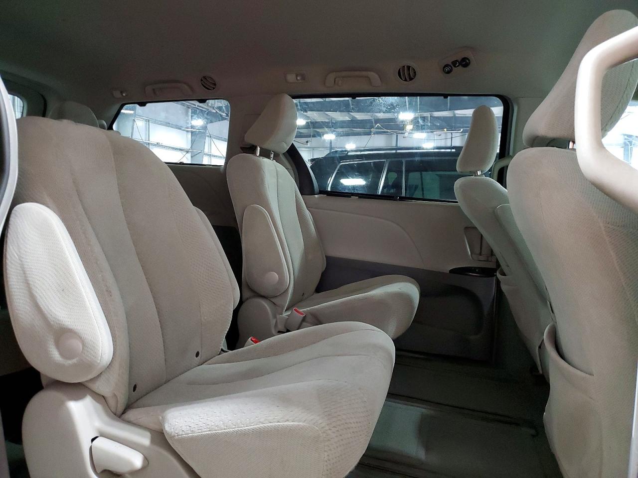 Toyota Sienna Le