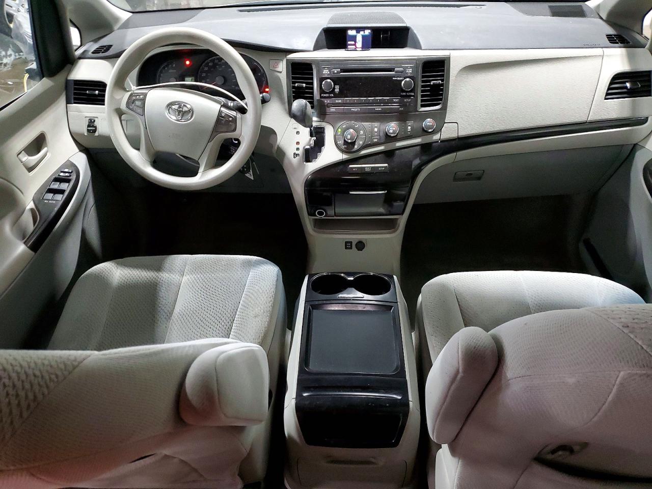 Toyota Sienna Le