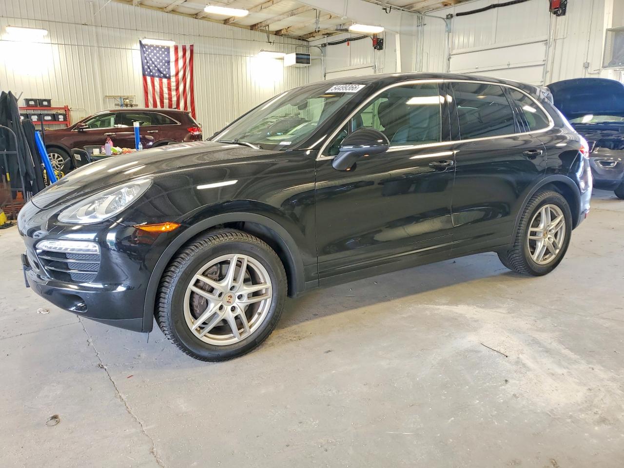 Salvage Porsche Cayenne Image