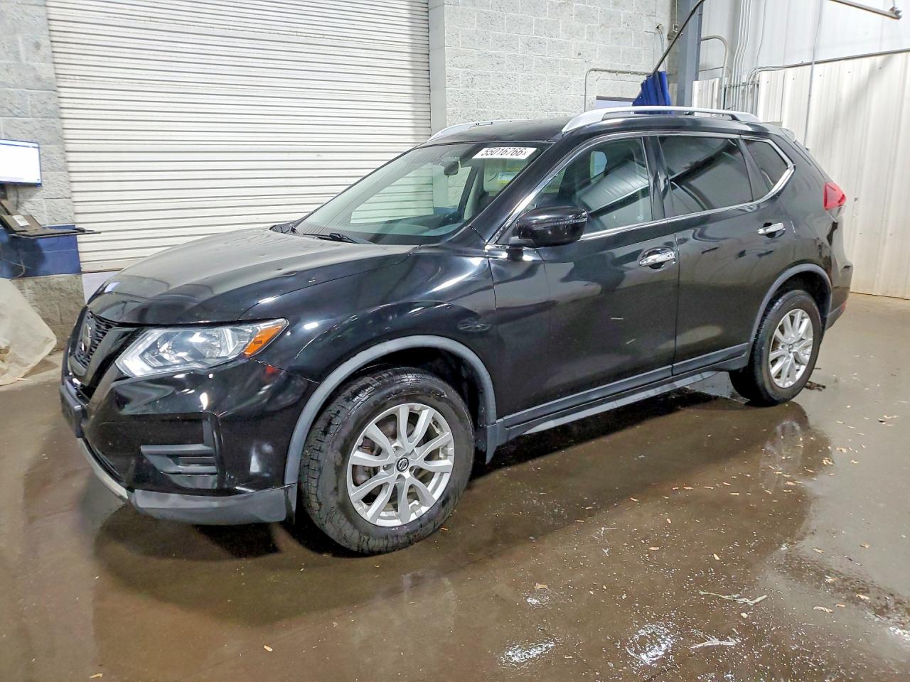 Salvage Nissan Rogue Image