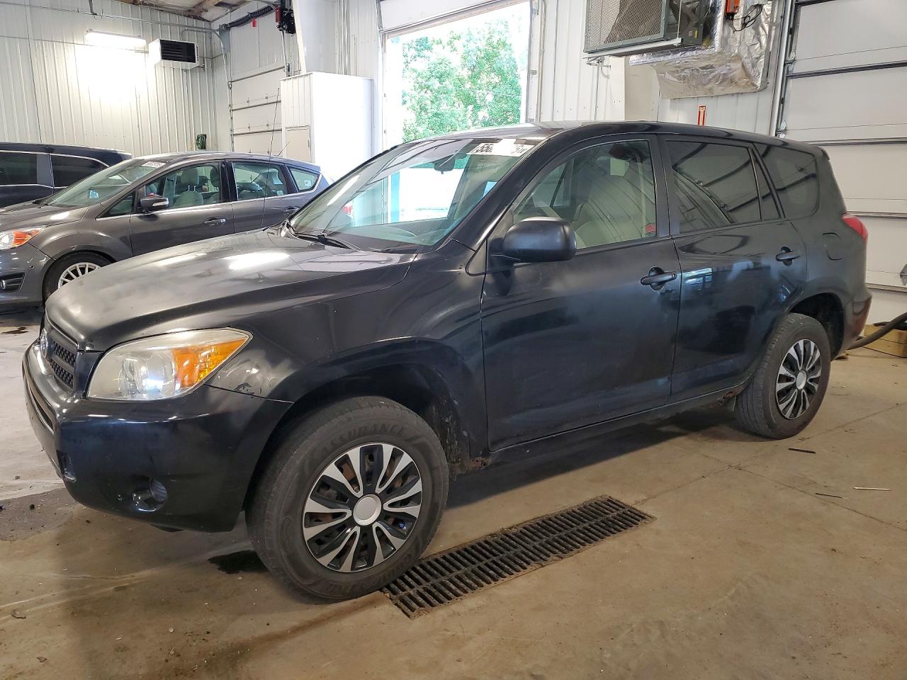 Salvage Toyota RAV4 Image