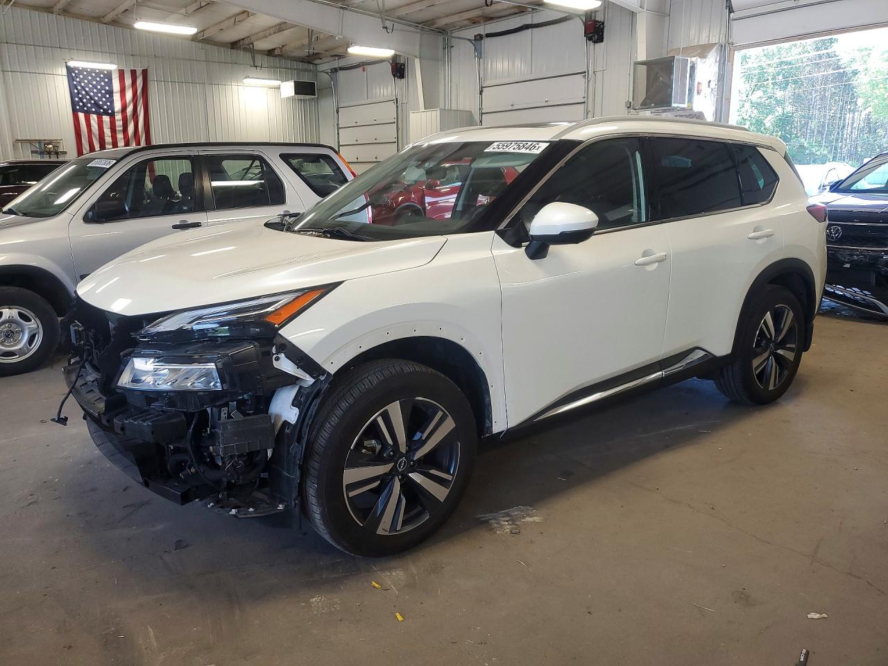 Salvage Nissan Rogue Image