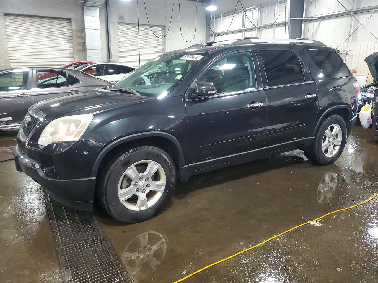 Salvage GMC Acadia Image