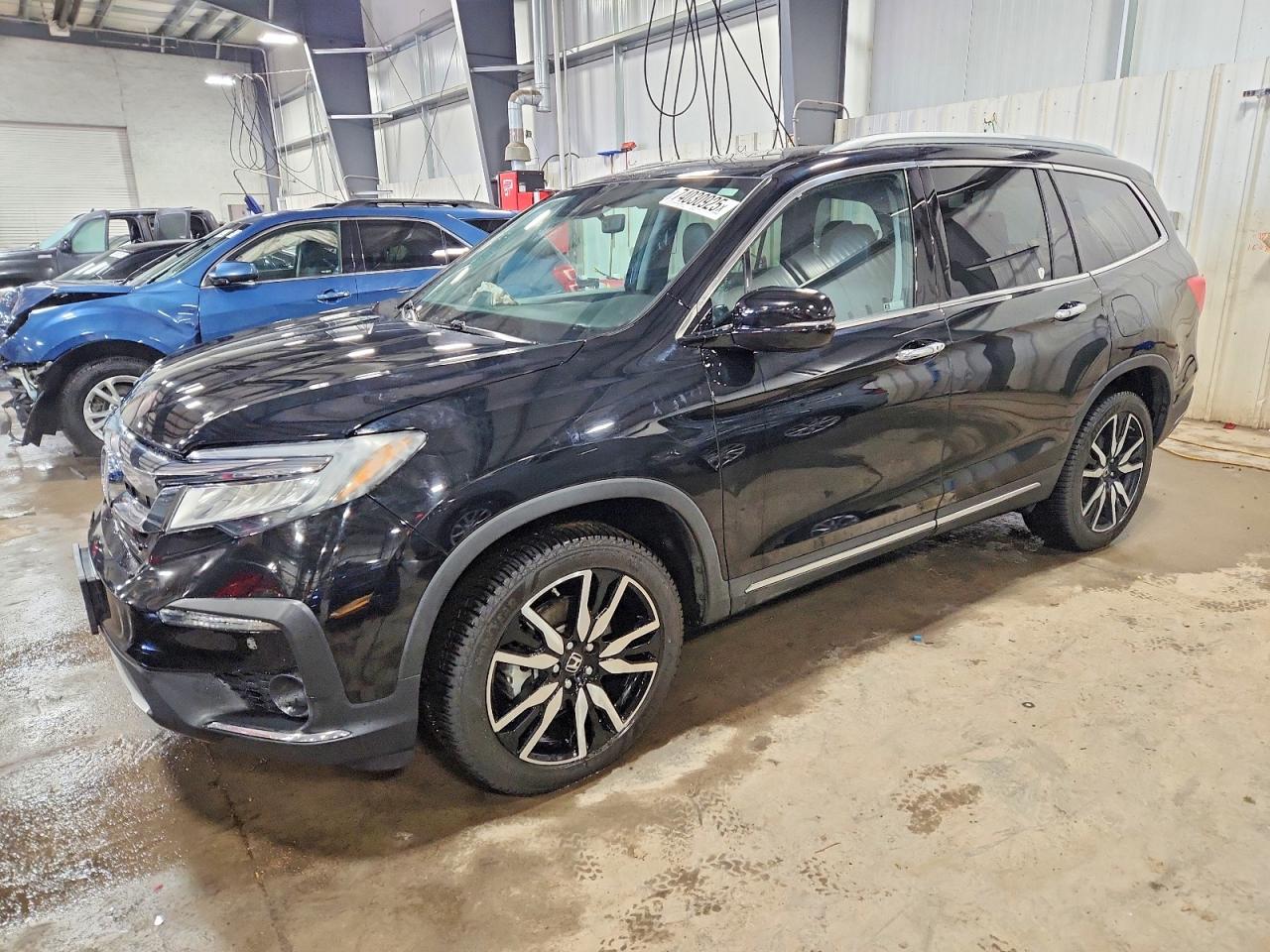 Salvage Honda Pilot Image