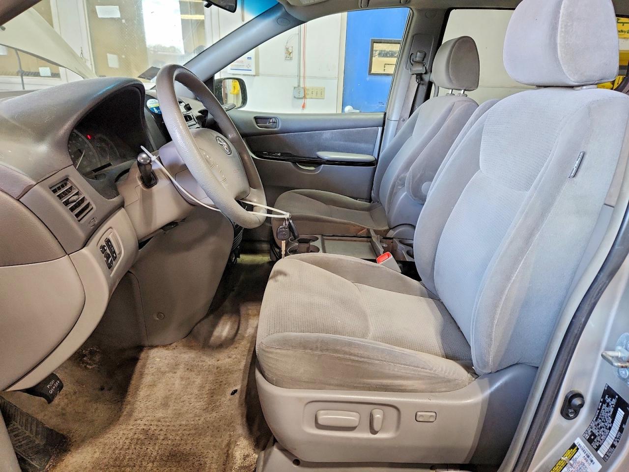 Toyota Sienna Le 8 Passenger