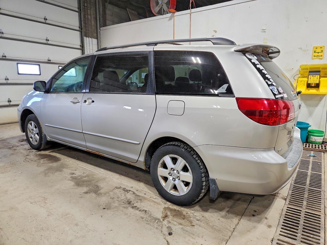 Toyota Sienna Le 8 Passenger