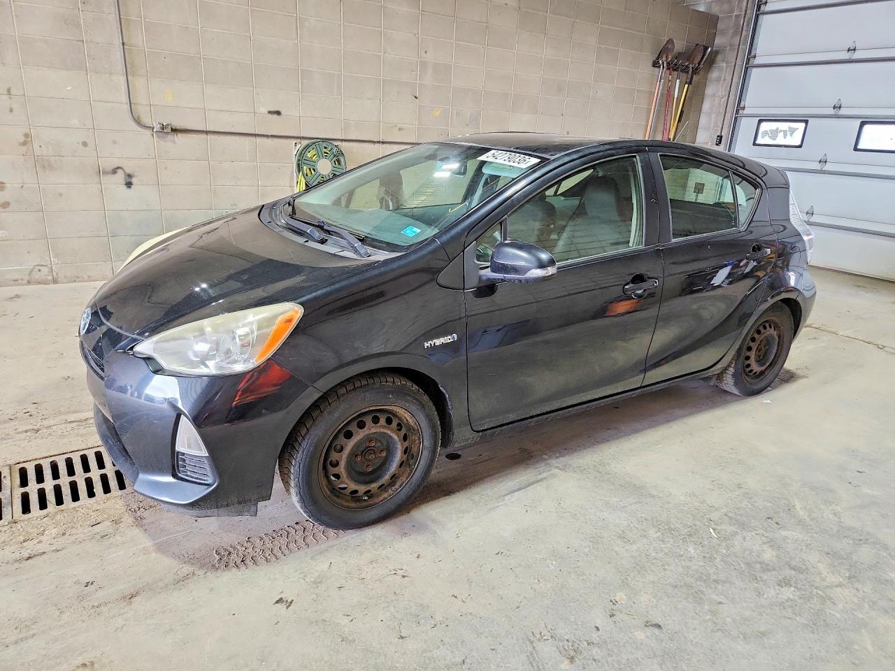 Salvage Toyota Prius Image