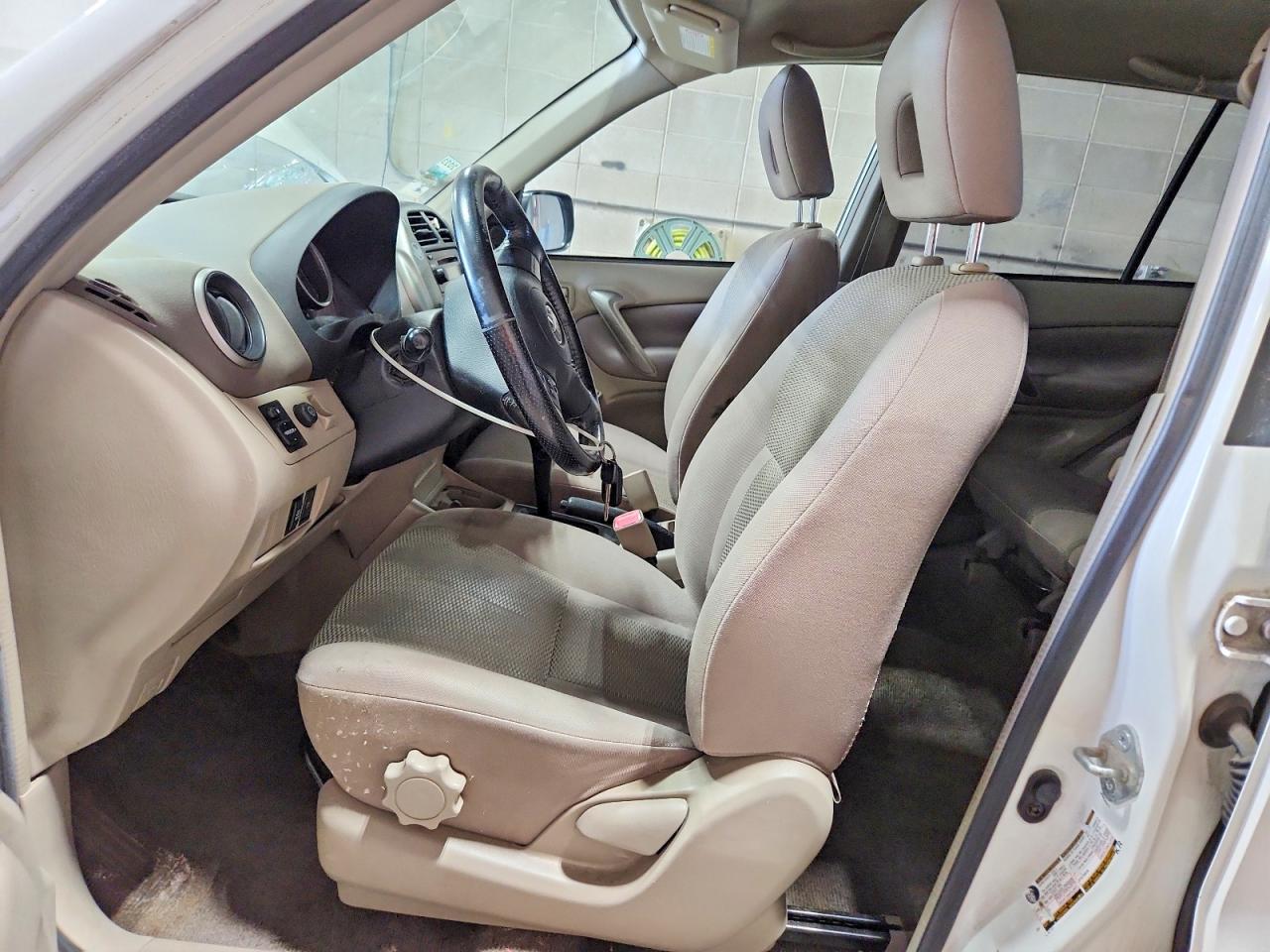 Toyota RAV4 Base