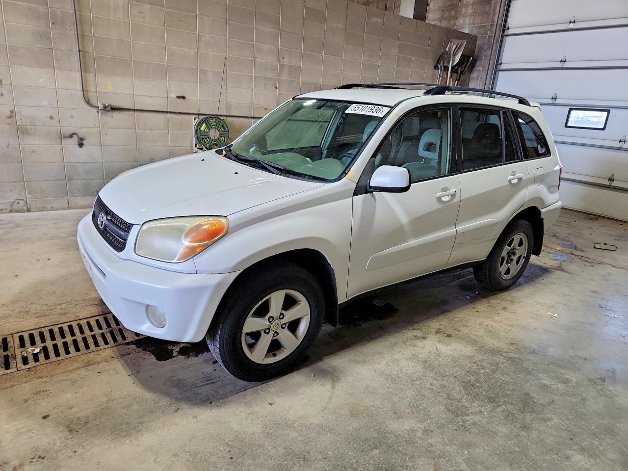 Salvage Toyota RAV4 Image