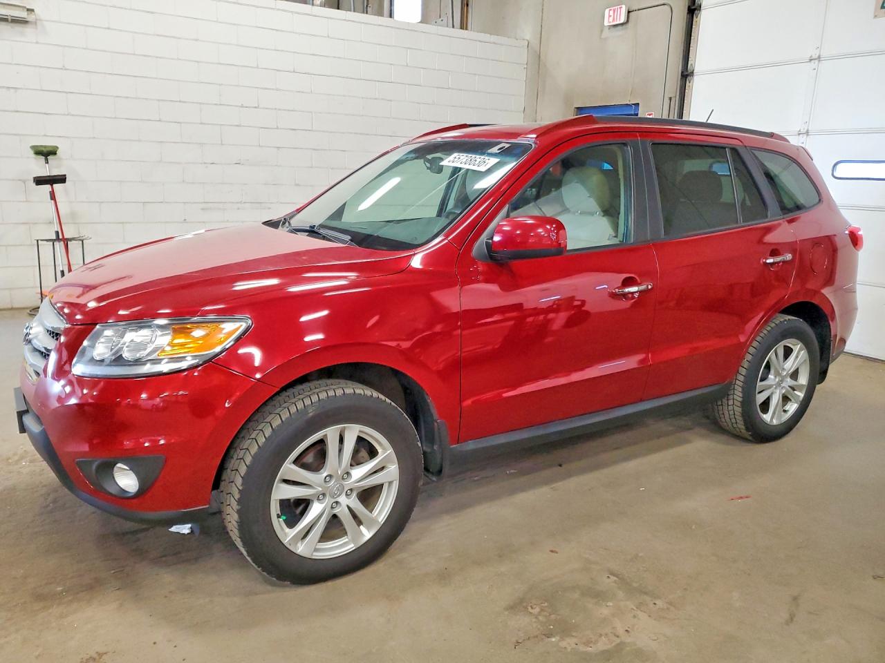 Salvage Hyundai SANTA FE Image