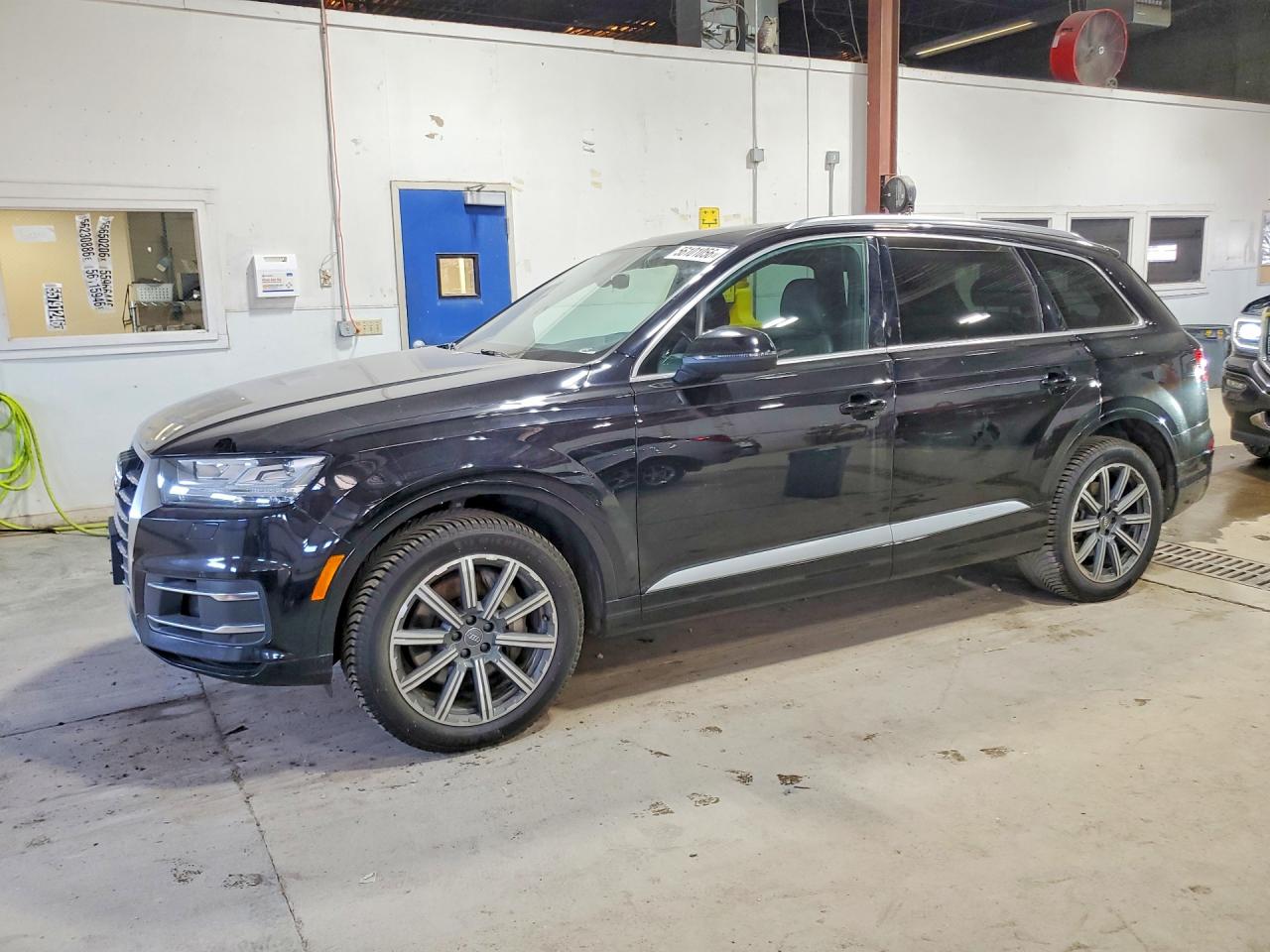 Salvage Audi Q7 Image