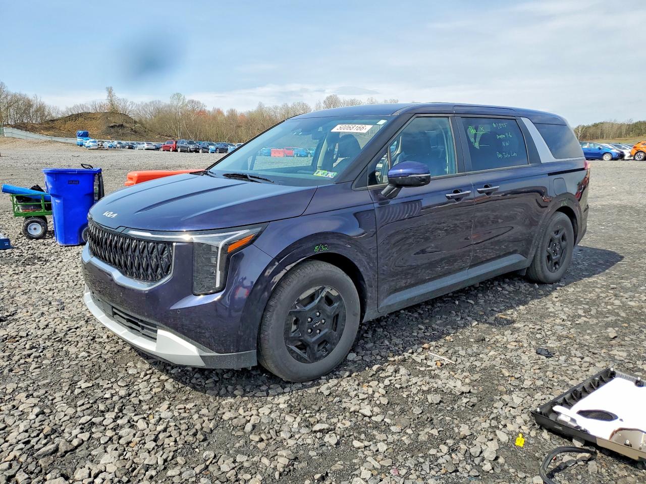 Salvage Kia Carnival Image