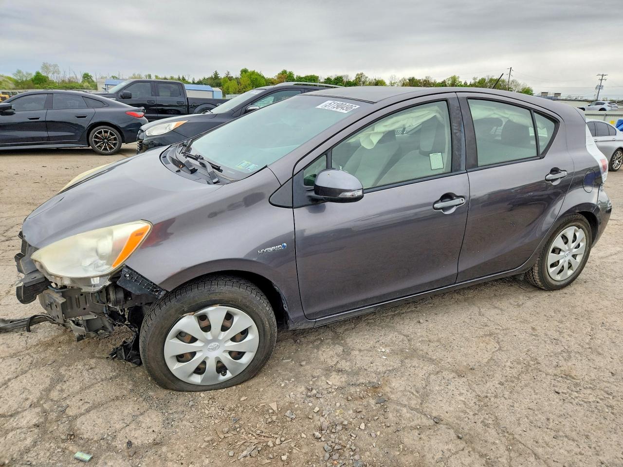 Salvage Toyota Prius c Image
