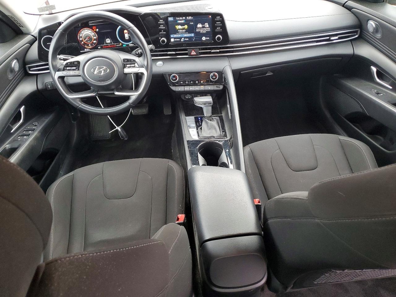 Hyundai ELANTRA Sel