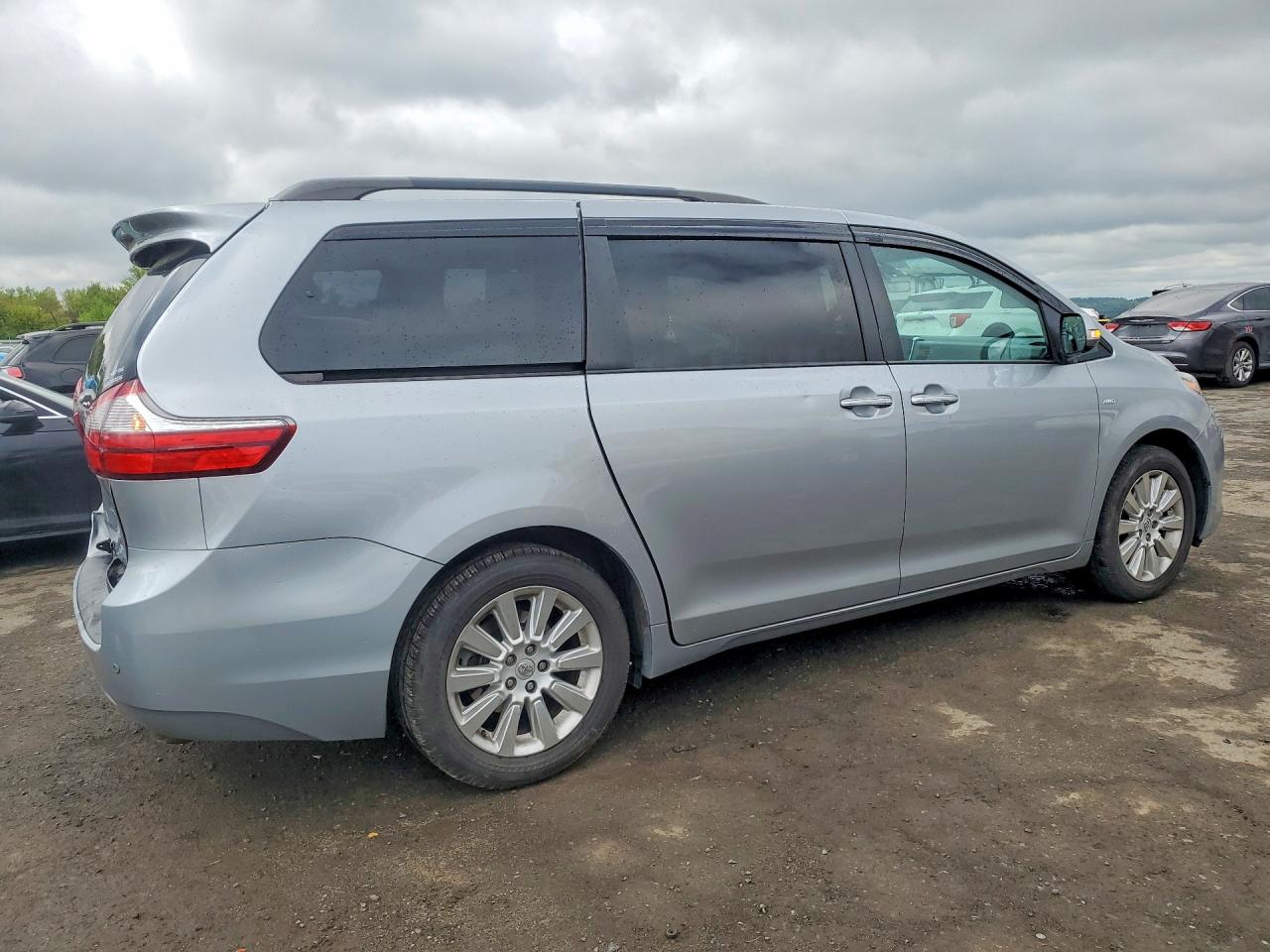 Toyota Sienna Limited Premium 7-passenger