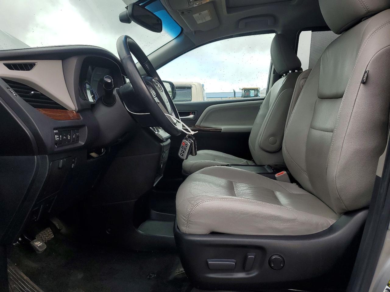 Toyota Sienna Limited Premium 7-passenger