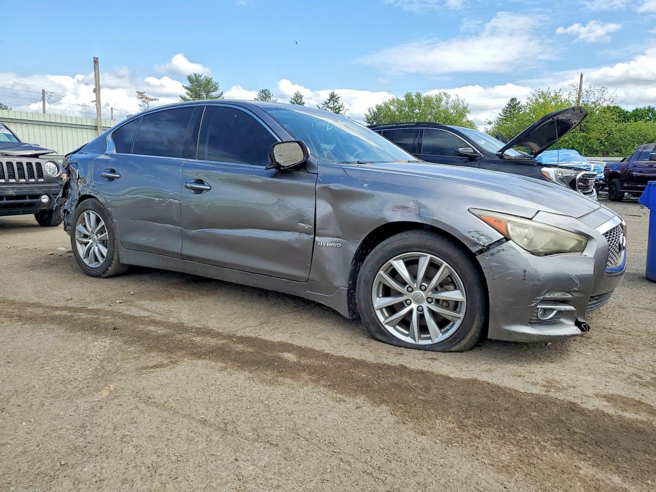 INFINITI Q50 Premium