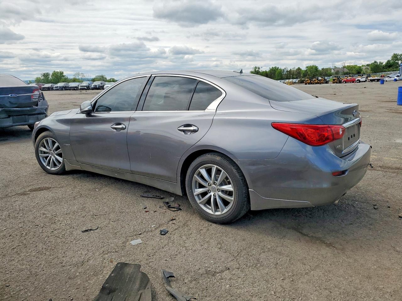 INFINITI Q50 Premium