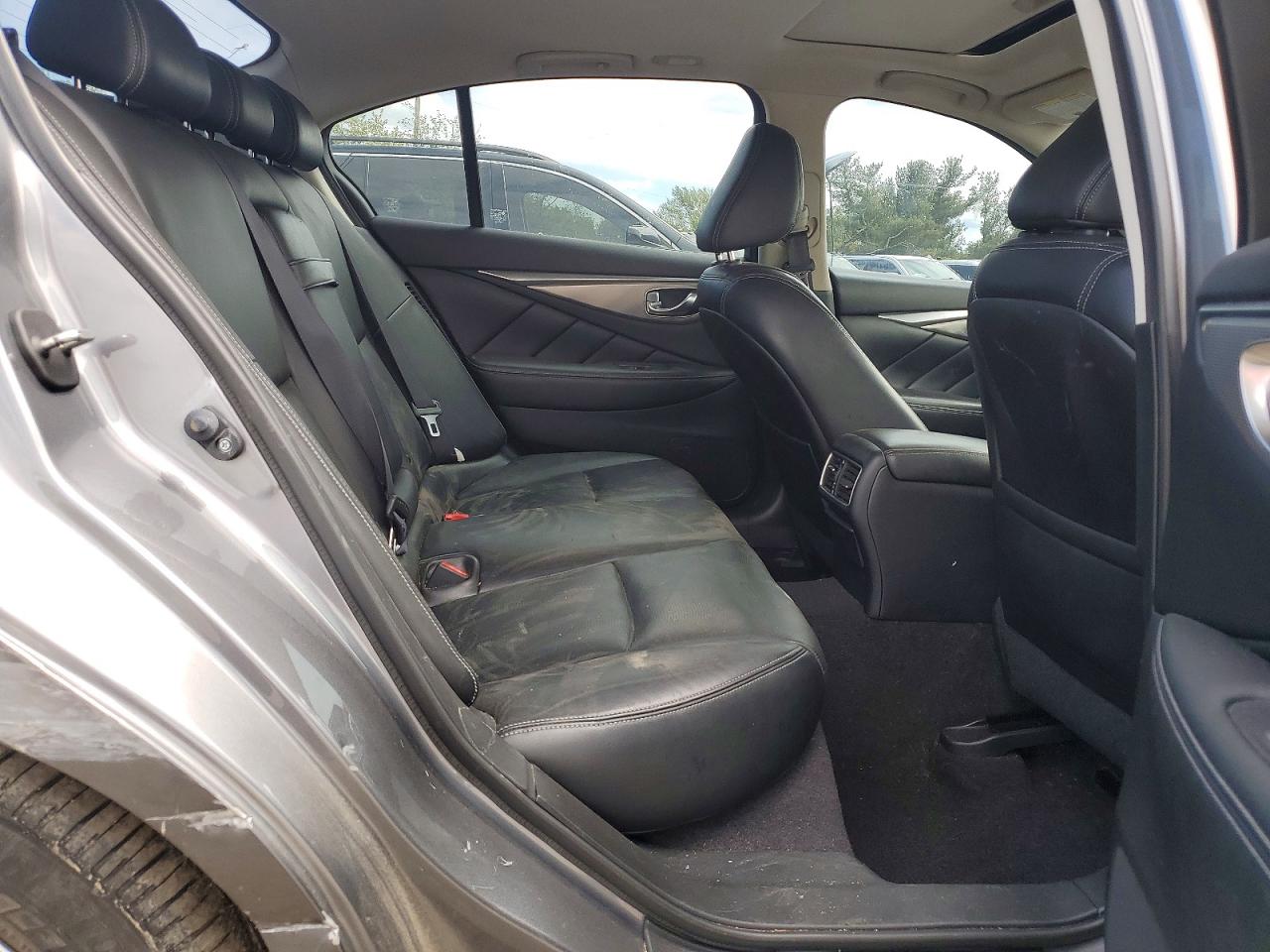INFINITI Q50 Premium