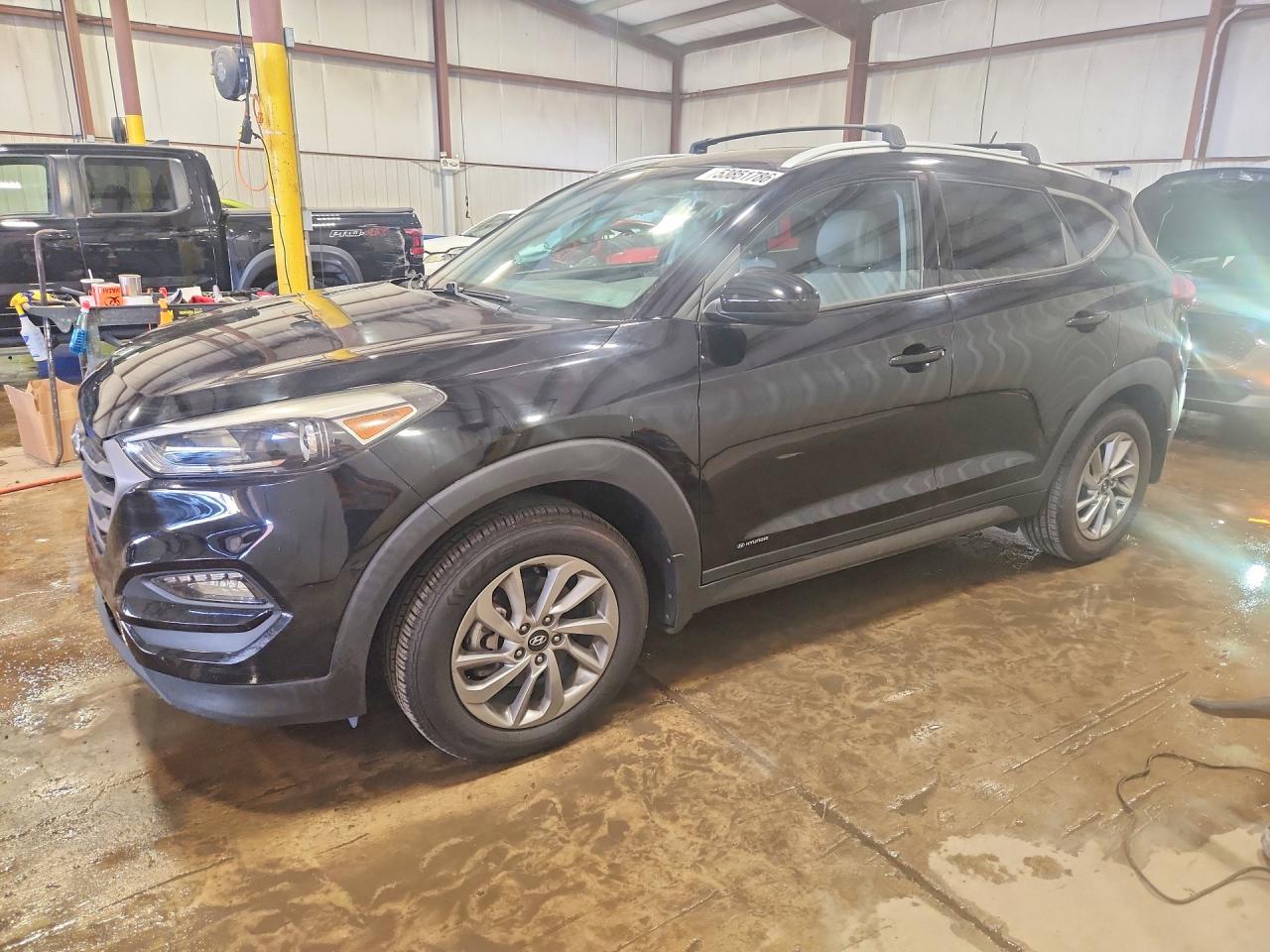 Salvage Hyundai TUCSON Image