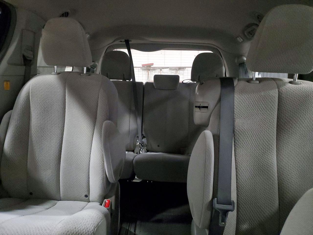 Toyota Sienna Le