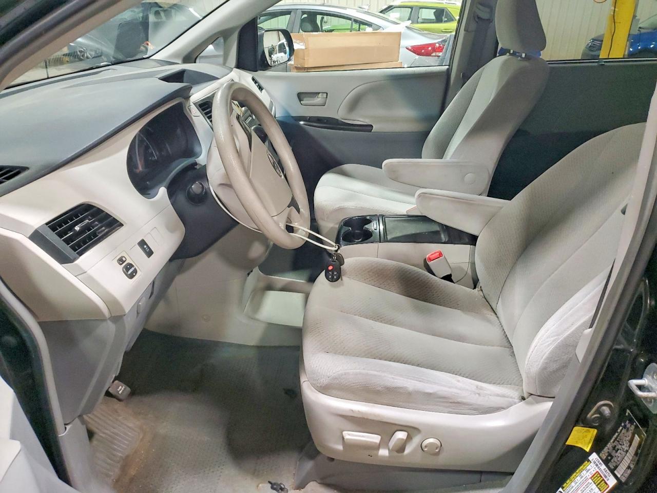 Toyota Sienna Le