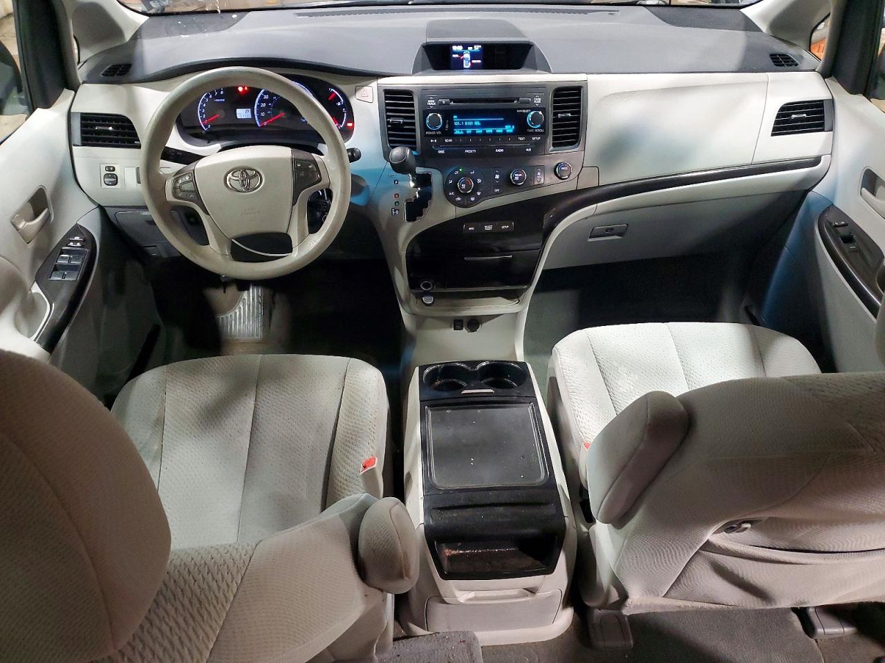 Toyota Sienna Le