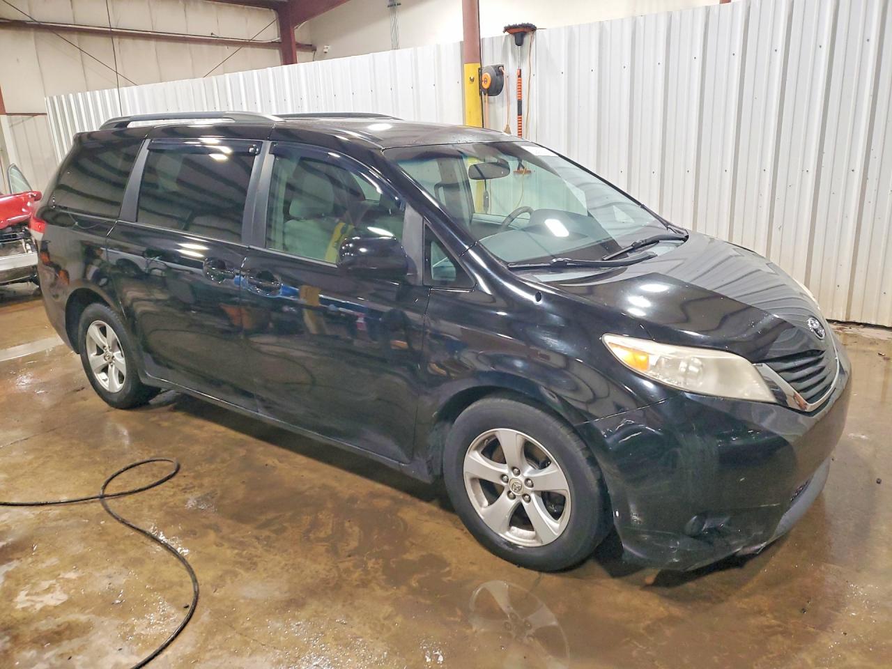 Toyota Sienna Le