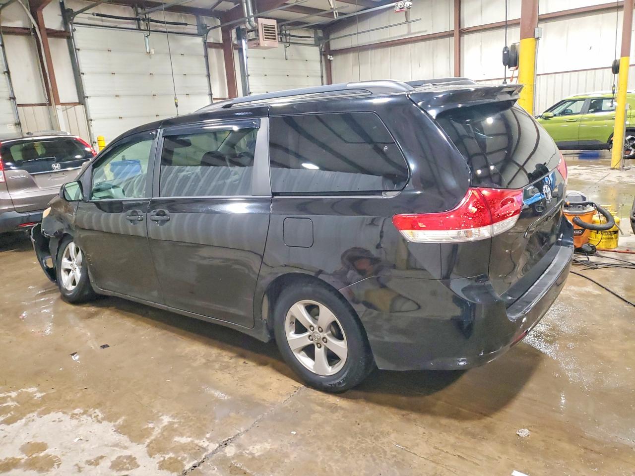 Toyota Sienna Le