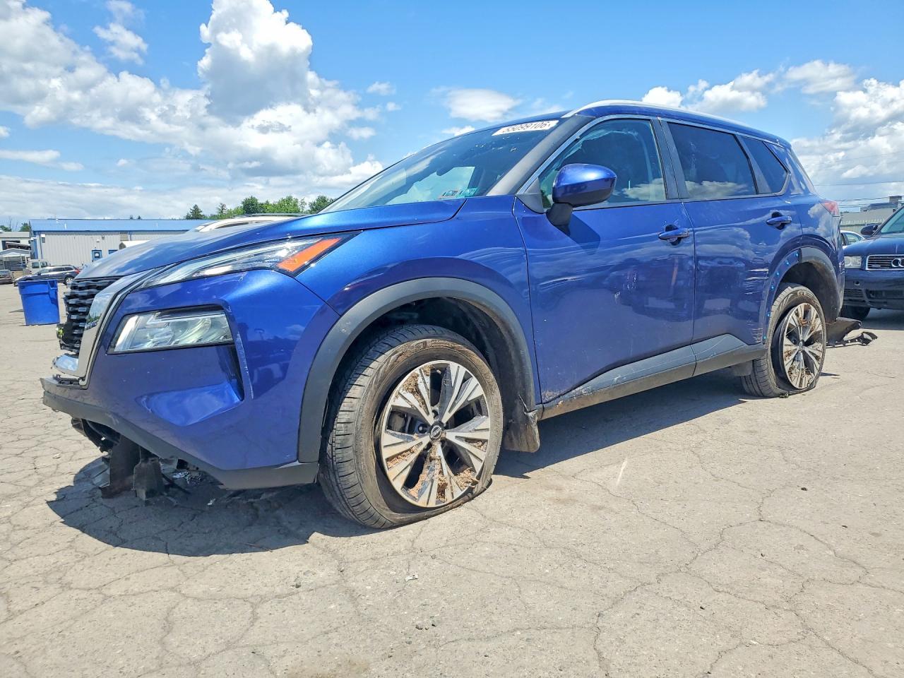 Salvage Nissan Rogue Image