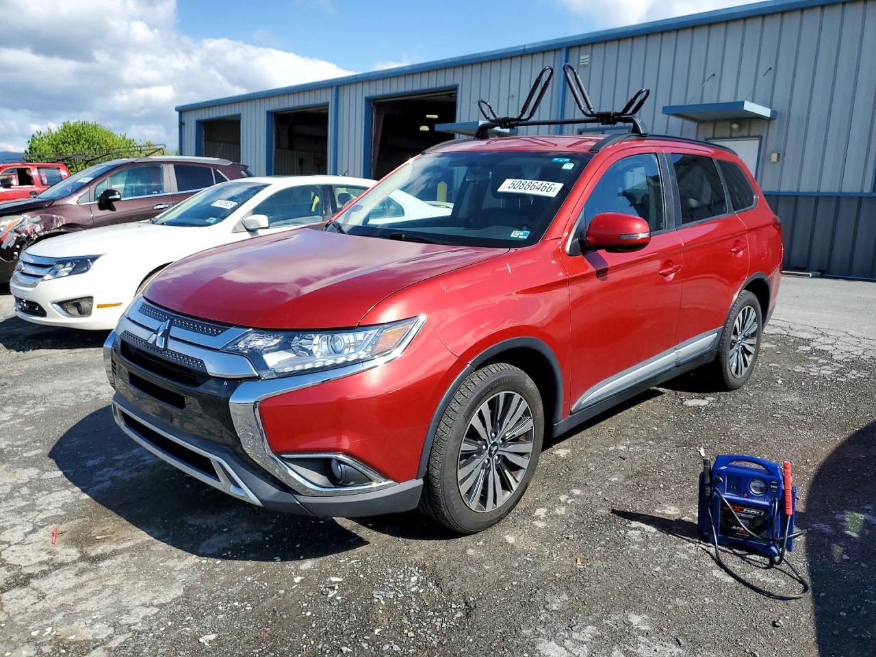 Salvage Mitsubishi Outlander Image
