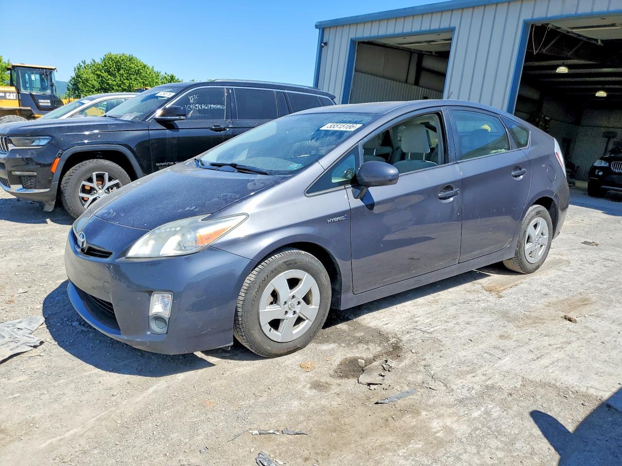 Salvage Toyota Prius Image
