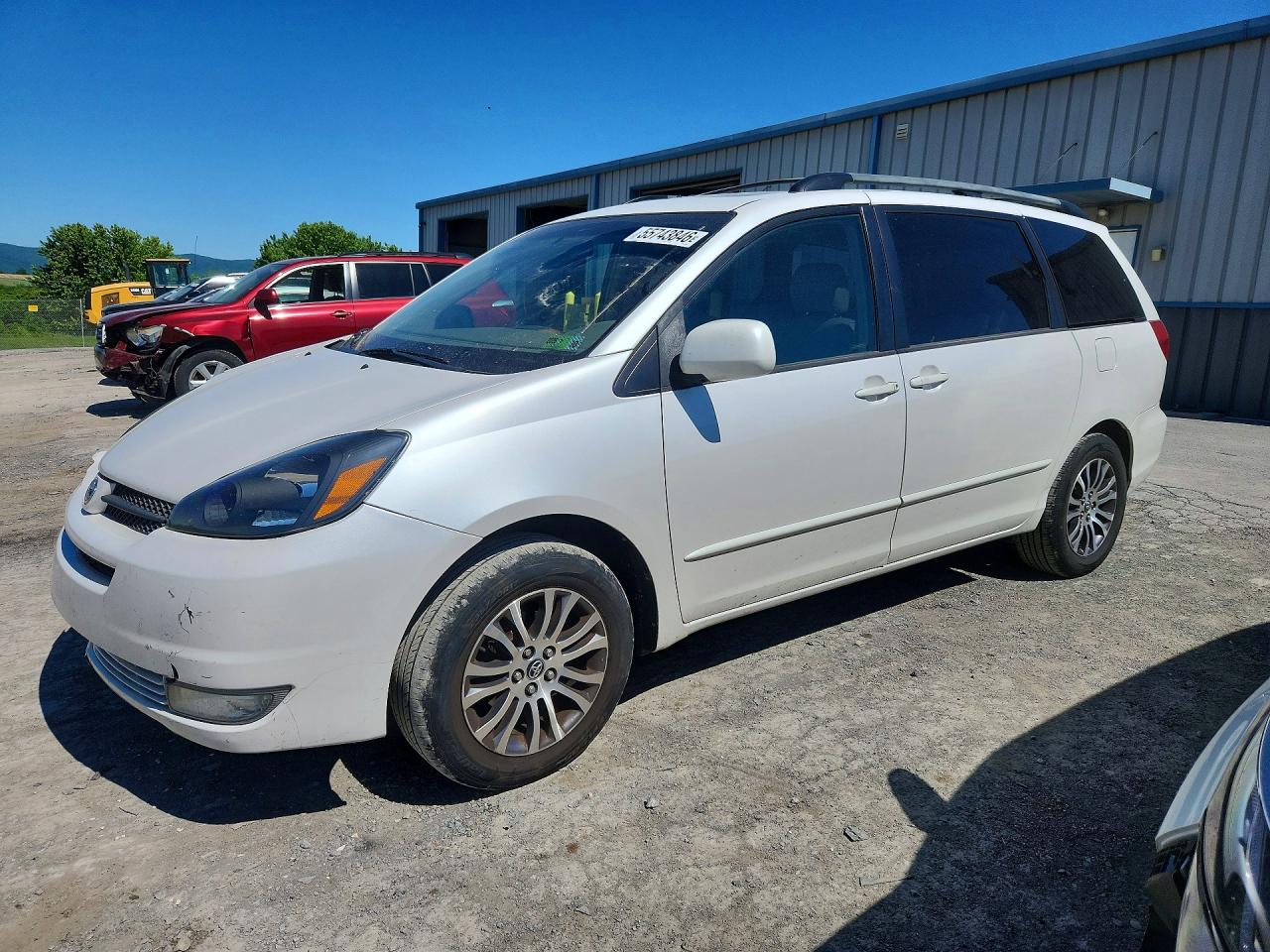 Salvage Toyota Sienna Image