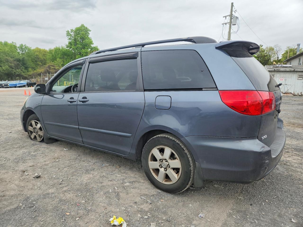 Toyota Sienna Le 7-passenger