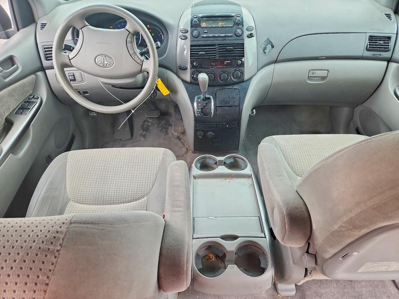Toyota Sienna Le 7-passenger