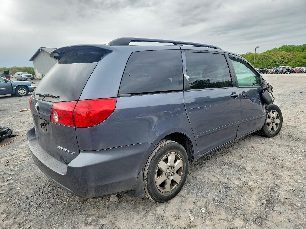 Toyota Sienna Le 7-passenger