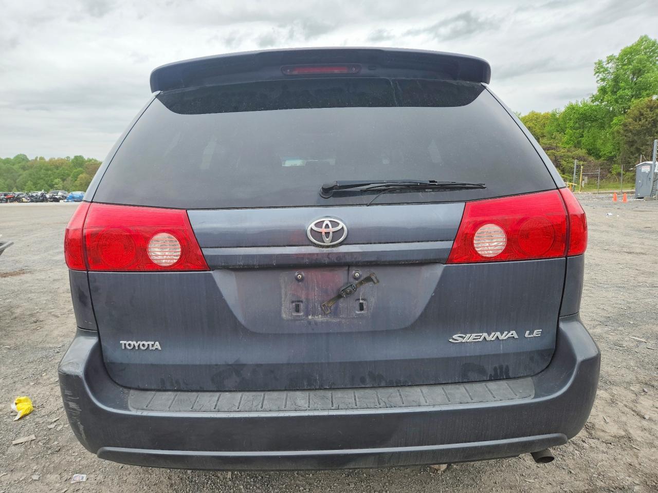 Toyota Sienna Le 7-passenger