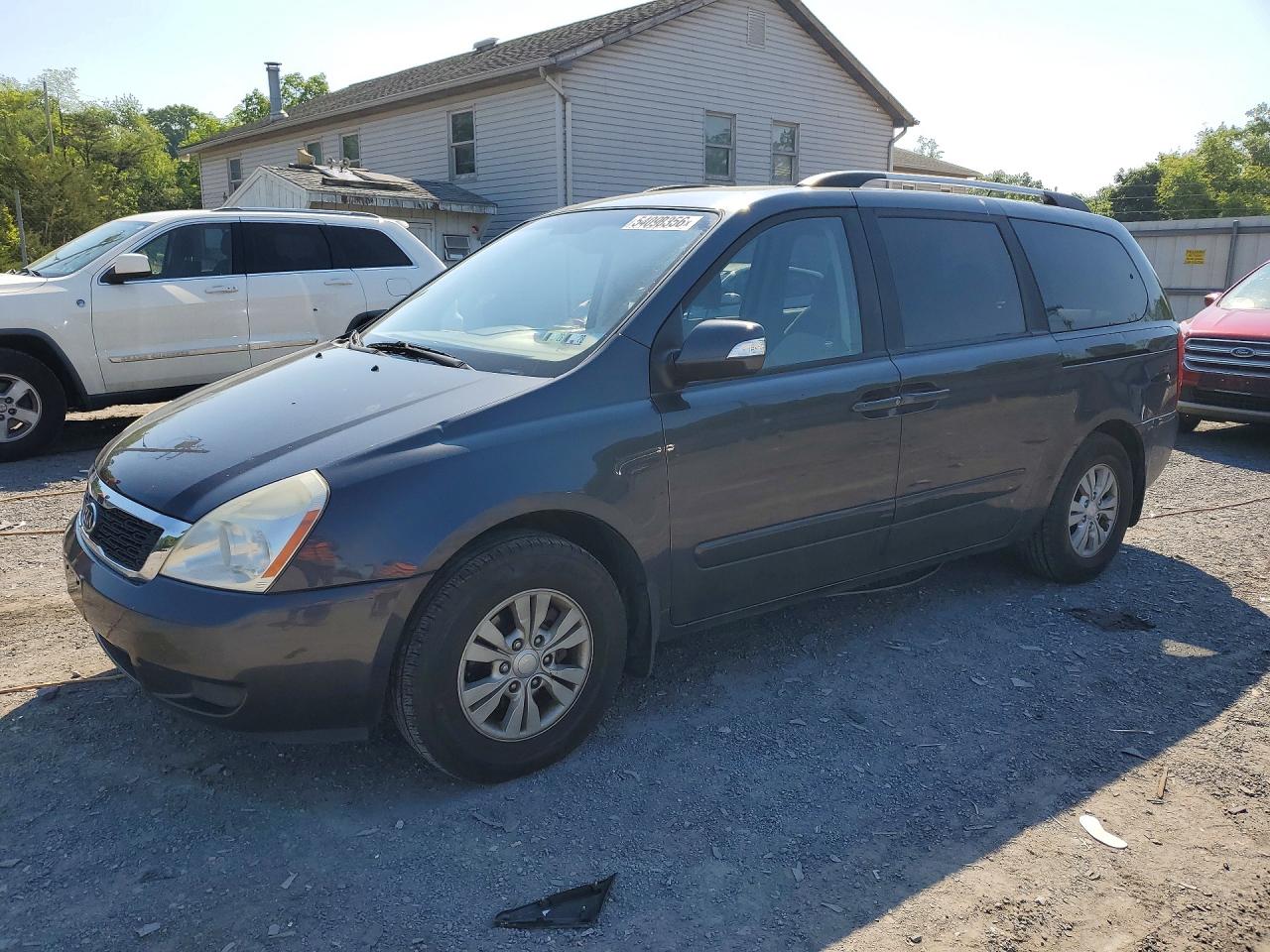 Salvage Kia Sedona Image