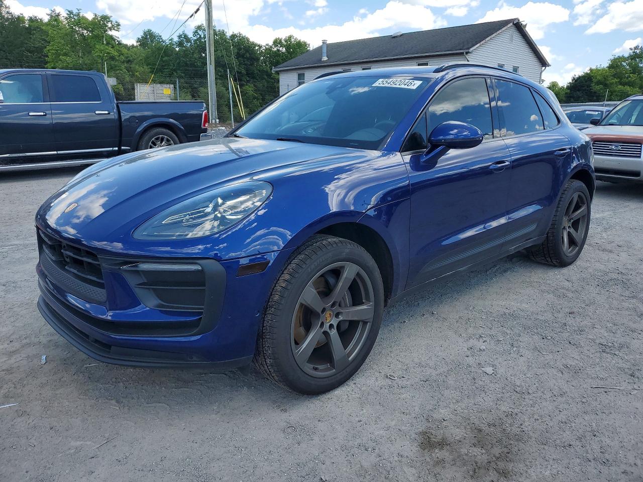 Salvage Porsche Macan Image