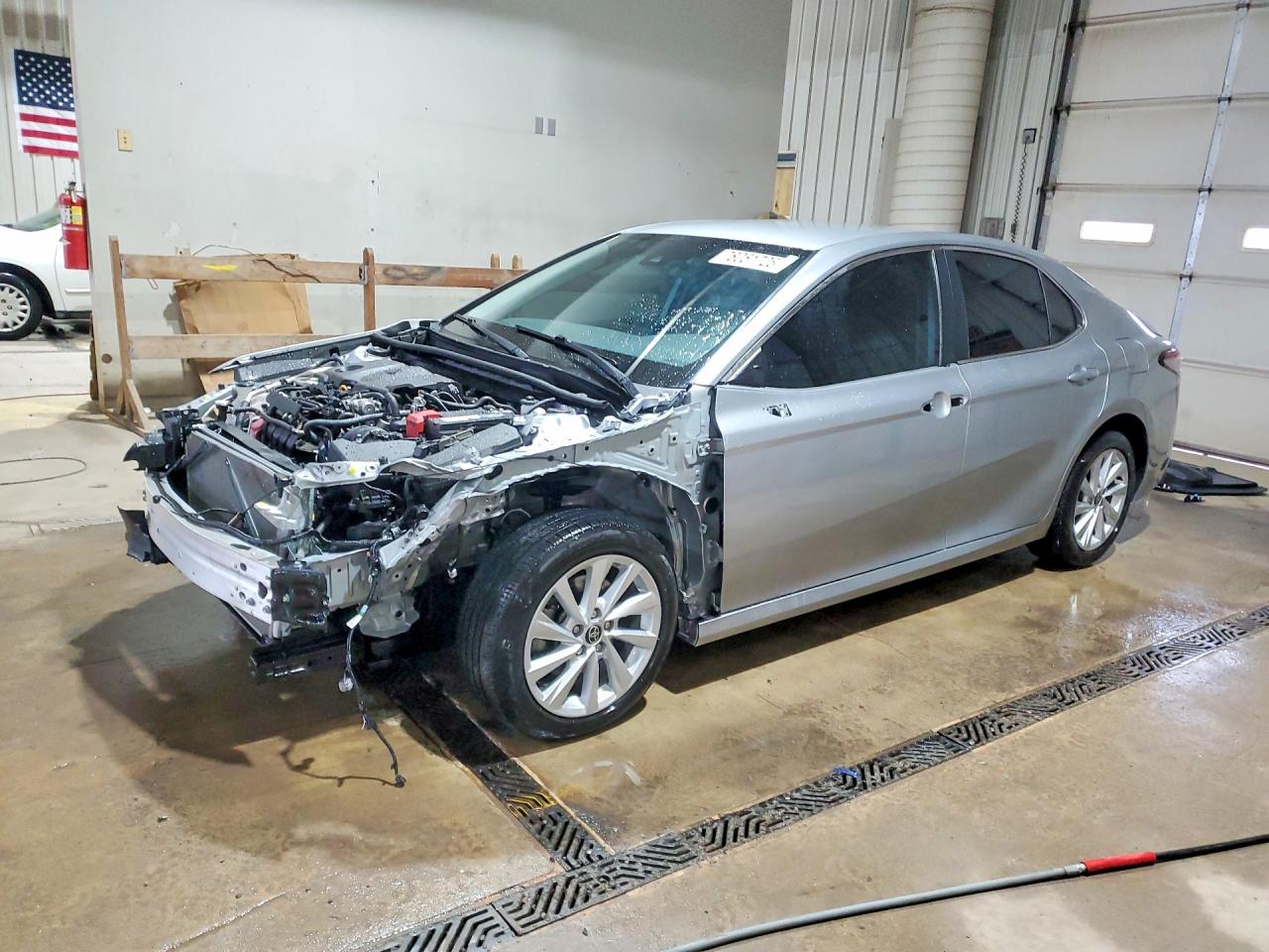 Salvage Toyota Camry Image