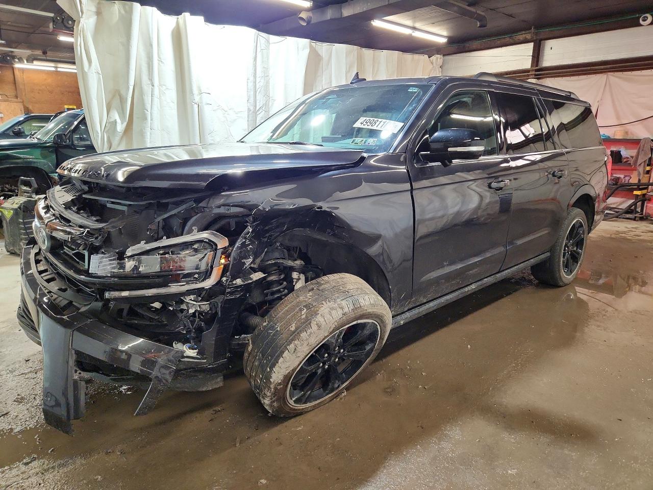Salvage Ford Expedition Image