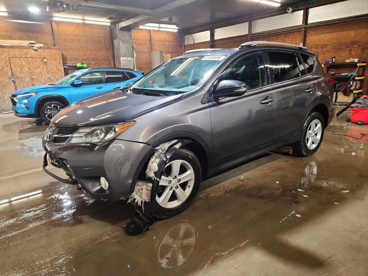 Salvage Toyota RAV4 Image