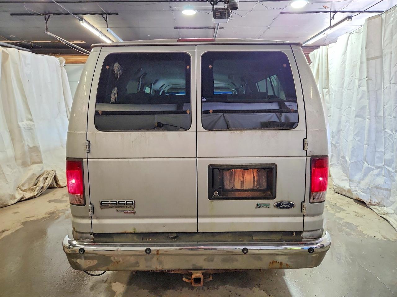 Ford Econoline E350 Super Duty Wagon