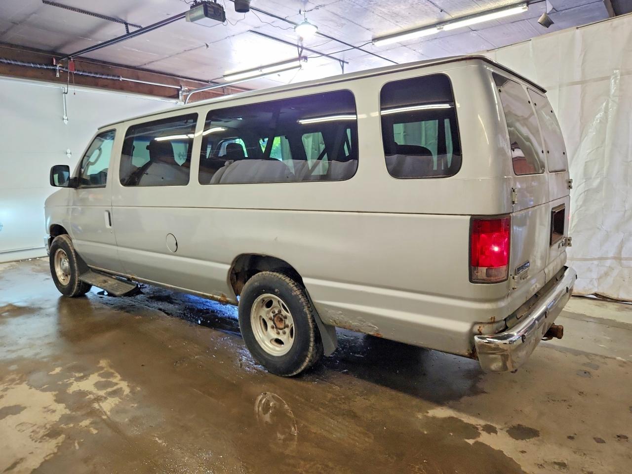 Ford Econoline E350 Super Duty Wagon