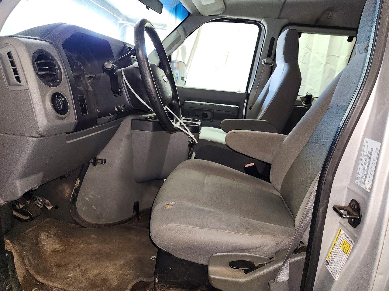 Ford Econoline E350 Super Duty Wagon